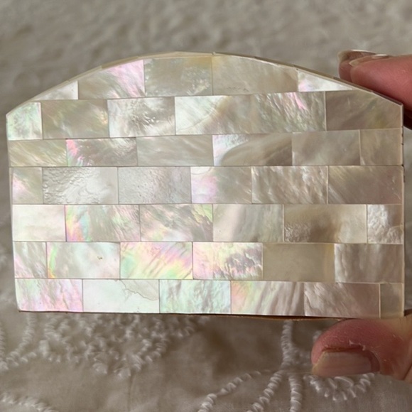 Vintage white Mother of Pearl trinket jewelry box casket shape - Picture 4 of 7